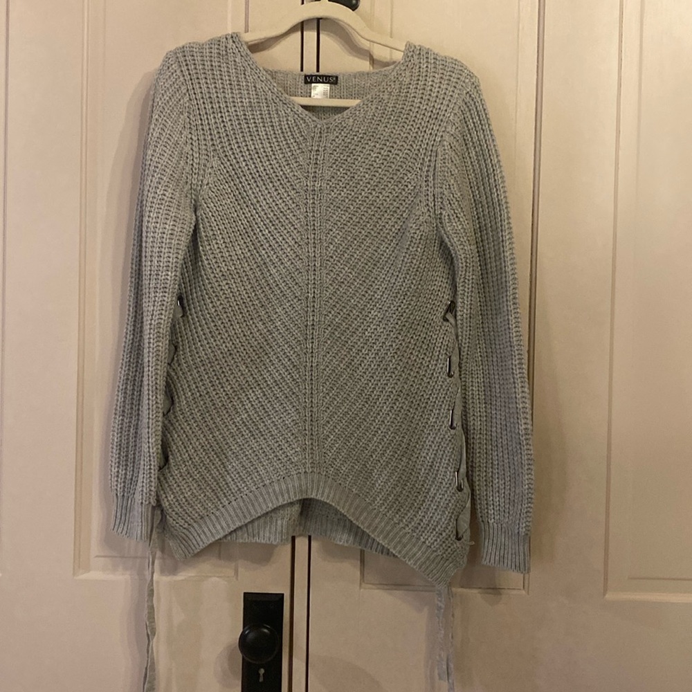 New without tags Venus sweater grey vneck